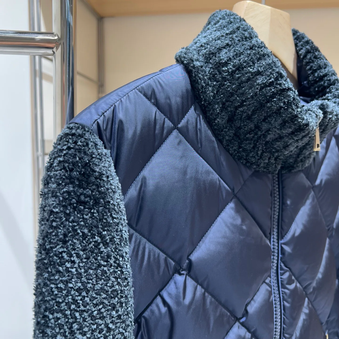 Women's Jackets And Down Jackets MONCLER 18188619