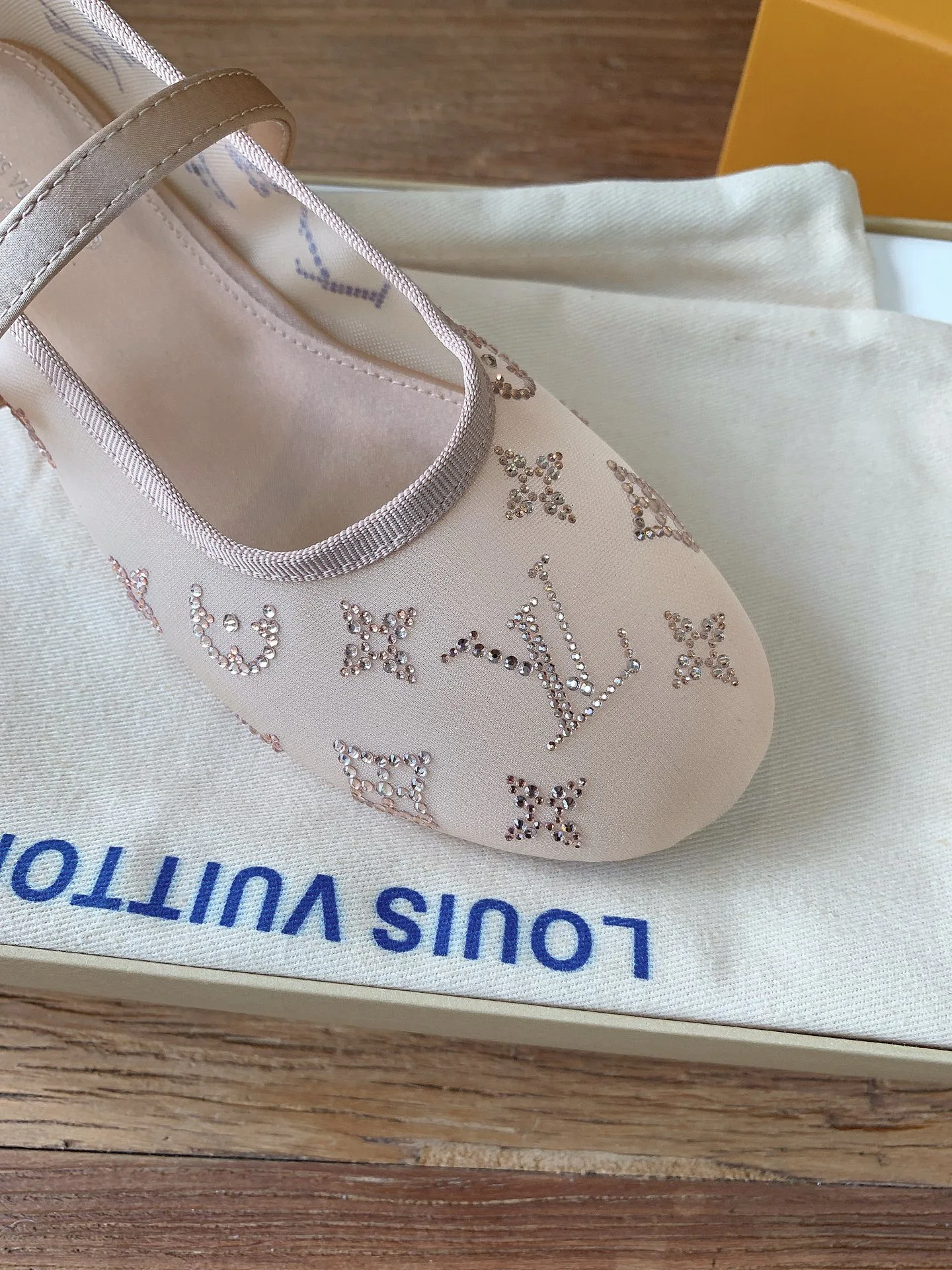 Women's Ballet Flats LOUIS VUITTON 18365399