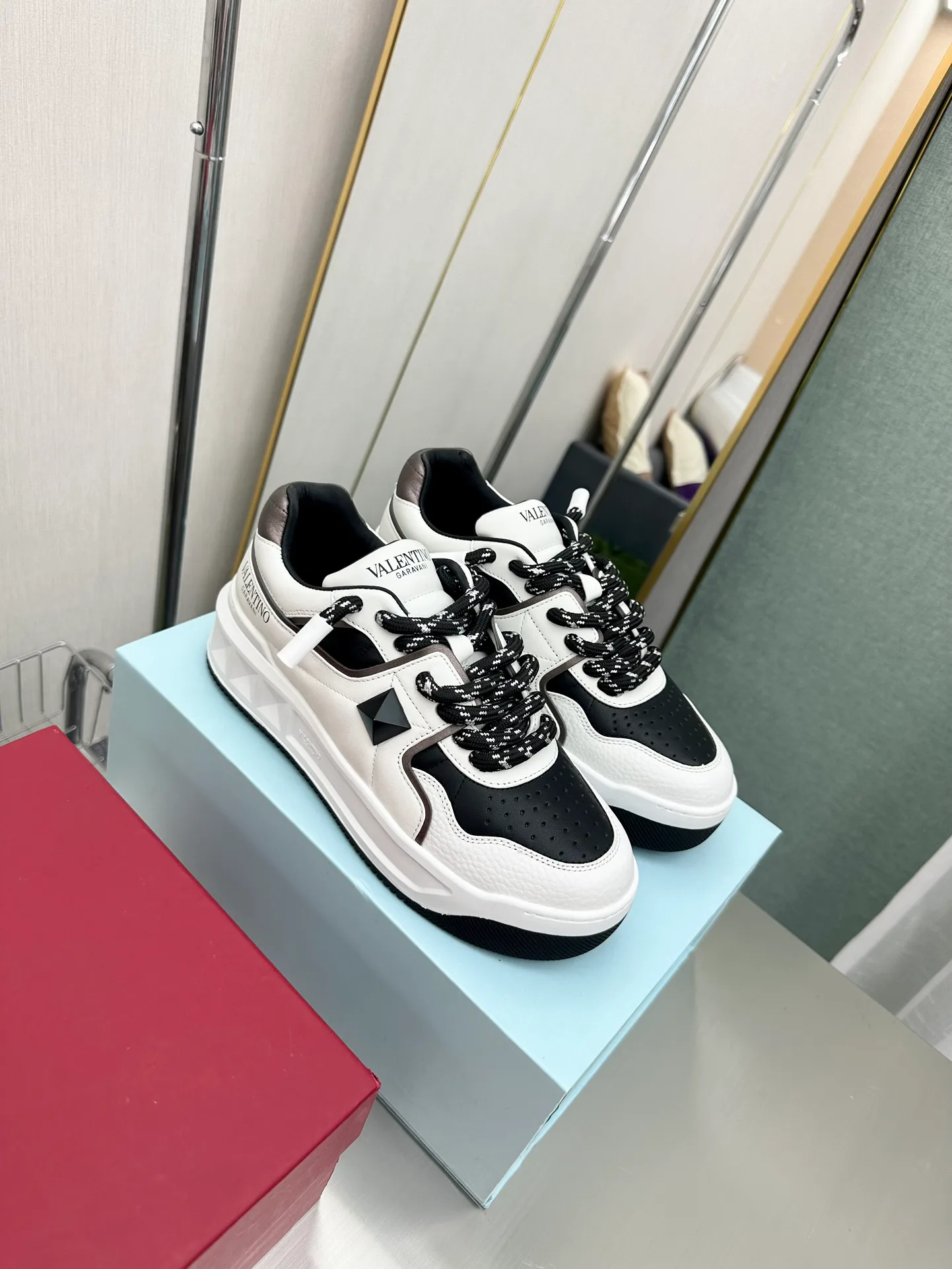 Women's Sneakers VALENTINO 17955024