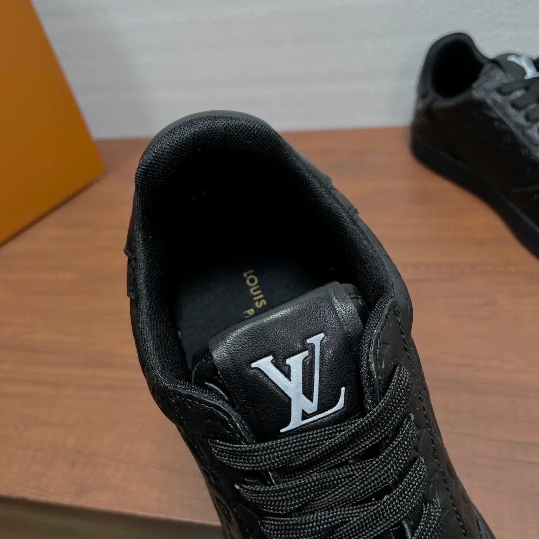 Men's Sneakers LOUIS VUITTON 18100784