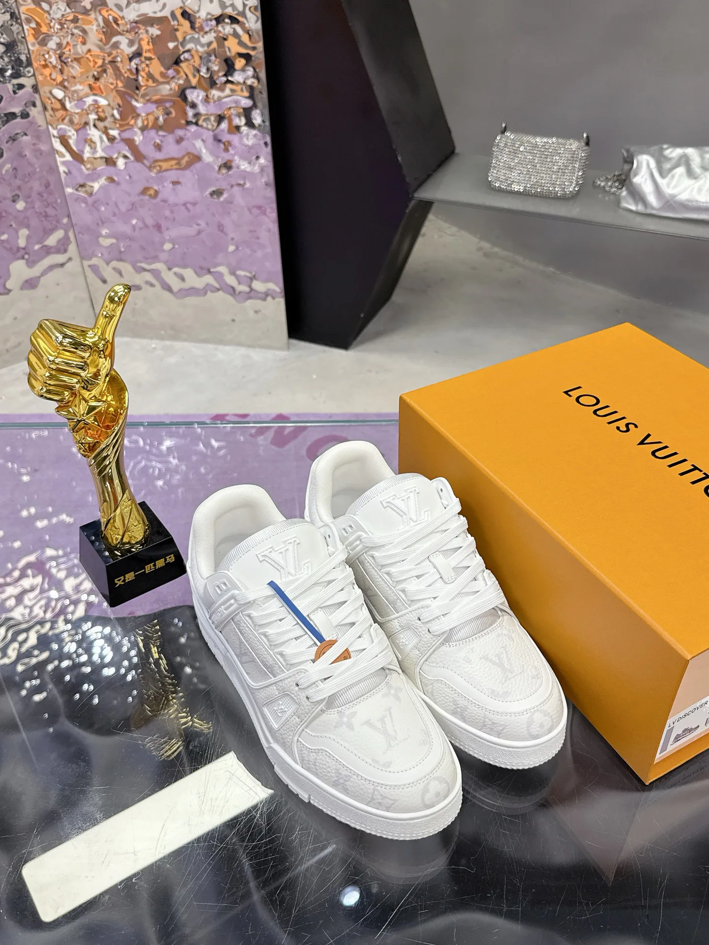 Women's Sneakers LOUIS VUITTON 18104020