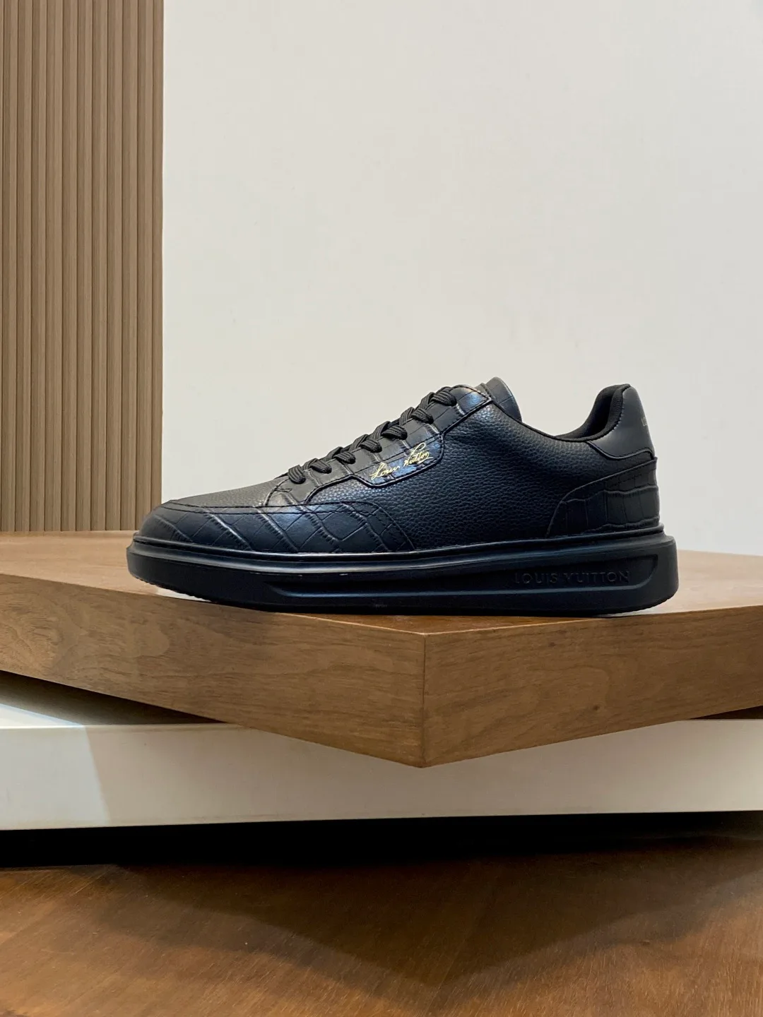 Men's Sneakers LOUIS VUITTON 18265107