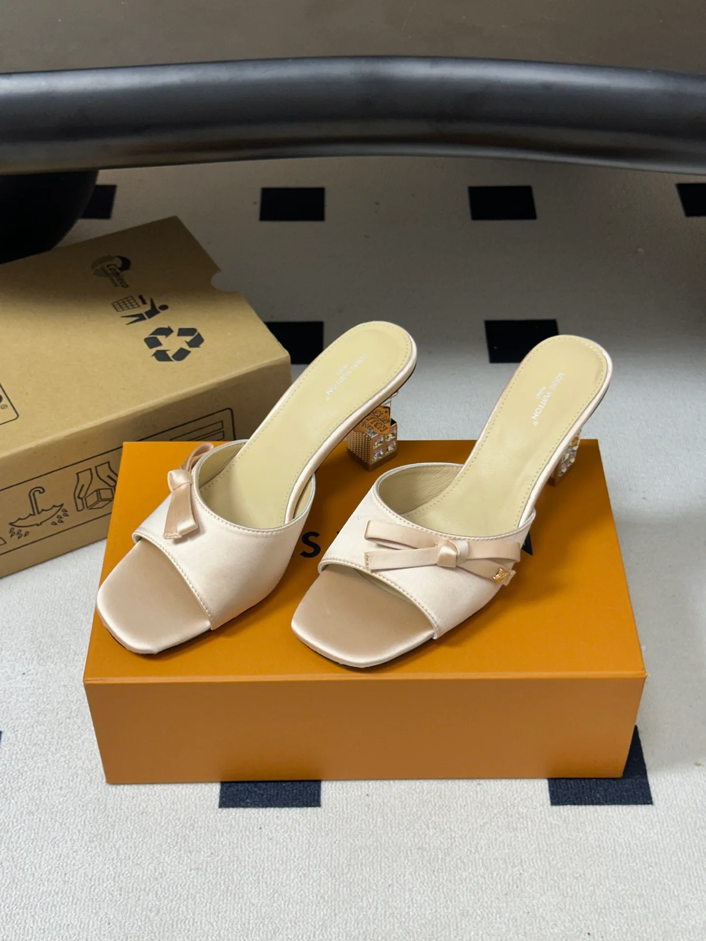 Women's Open-Toe Sandals LOUIS VUITTON 17768225