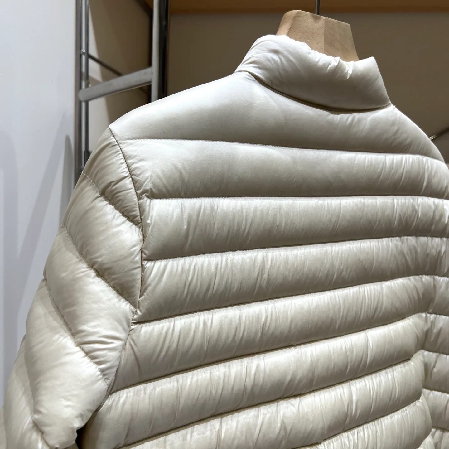 Women's Jackets And Down Jackets MONCLER 17812071