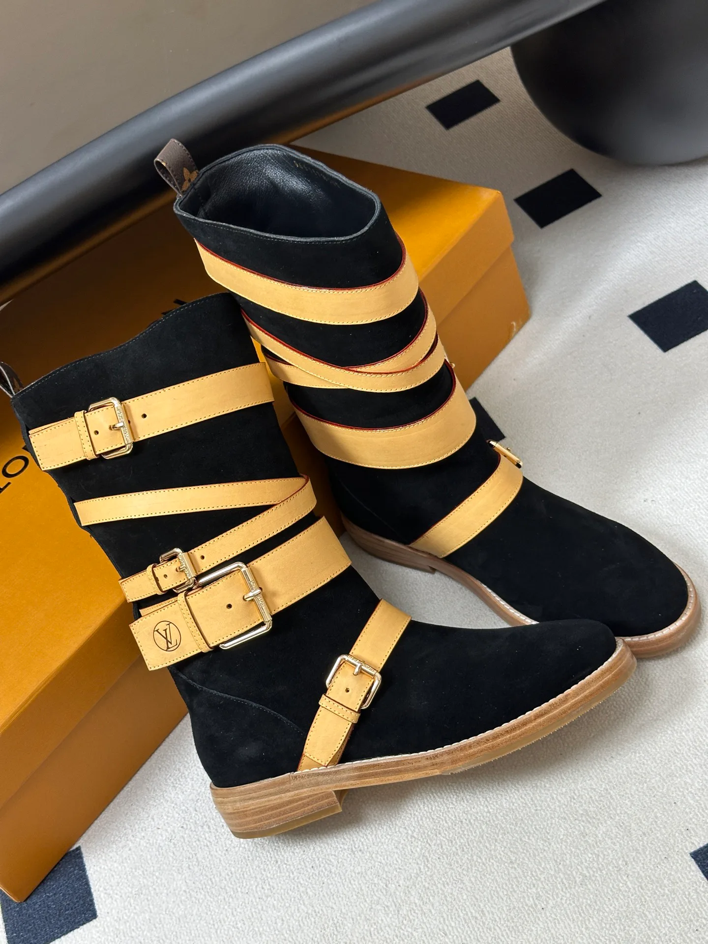 Women's Boots LOUIS VUITTON 18049430
