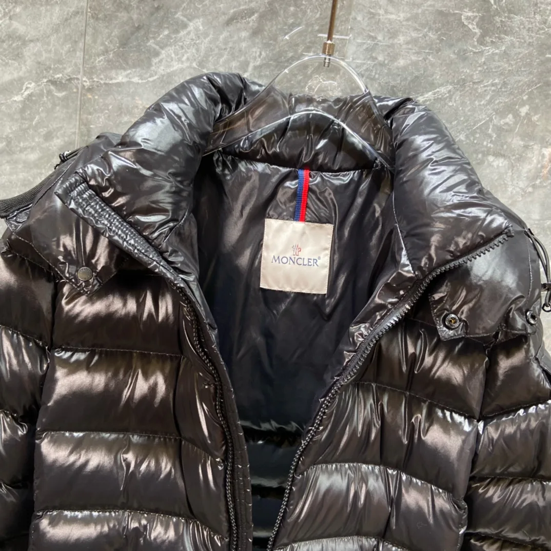 Women's Jackets And Down Jackets MONCLER 18184473