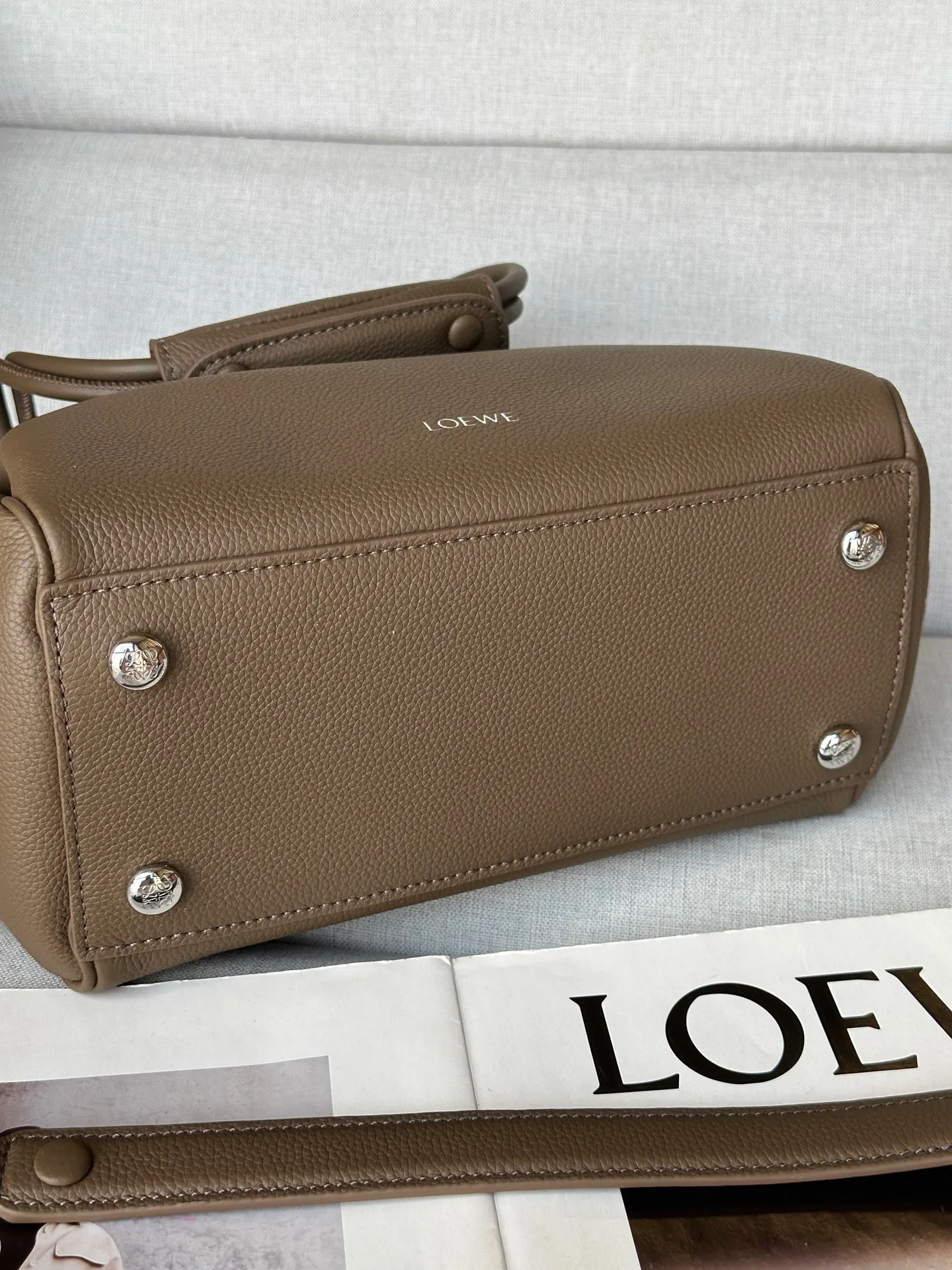 Women's Classic Handbags LOEWE 17551243