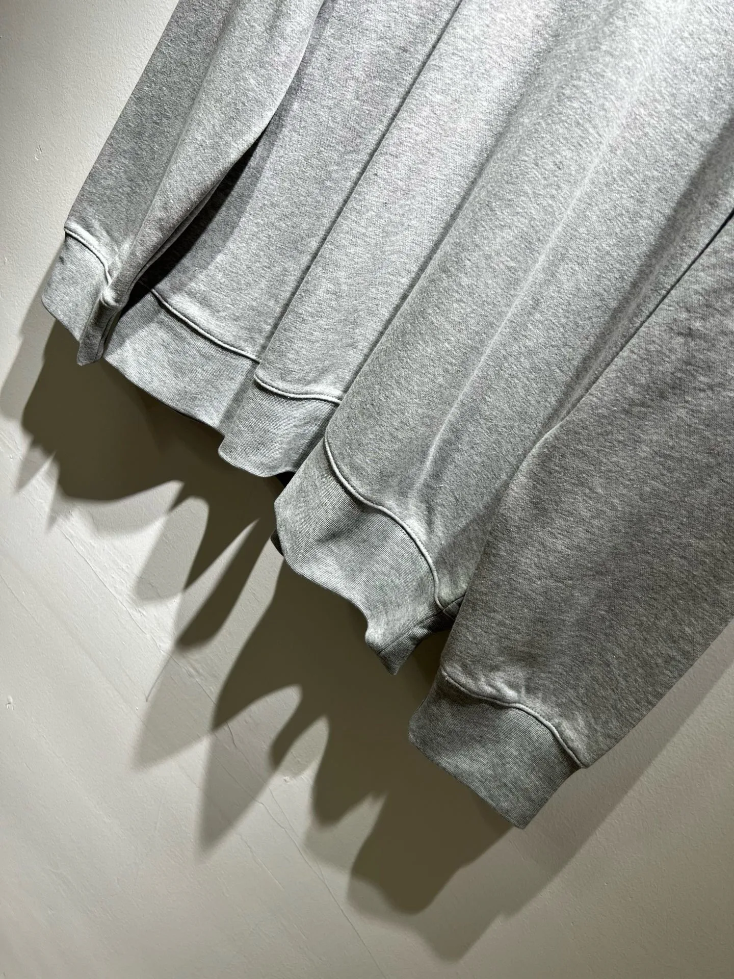 Men's Sweatshirts And Hoodies MIU MIU 18081430