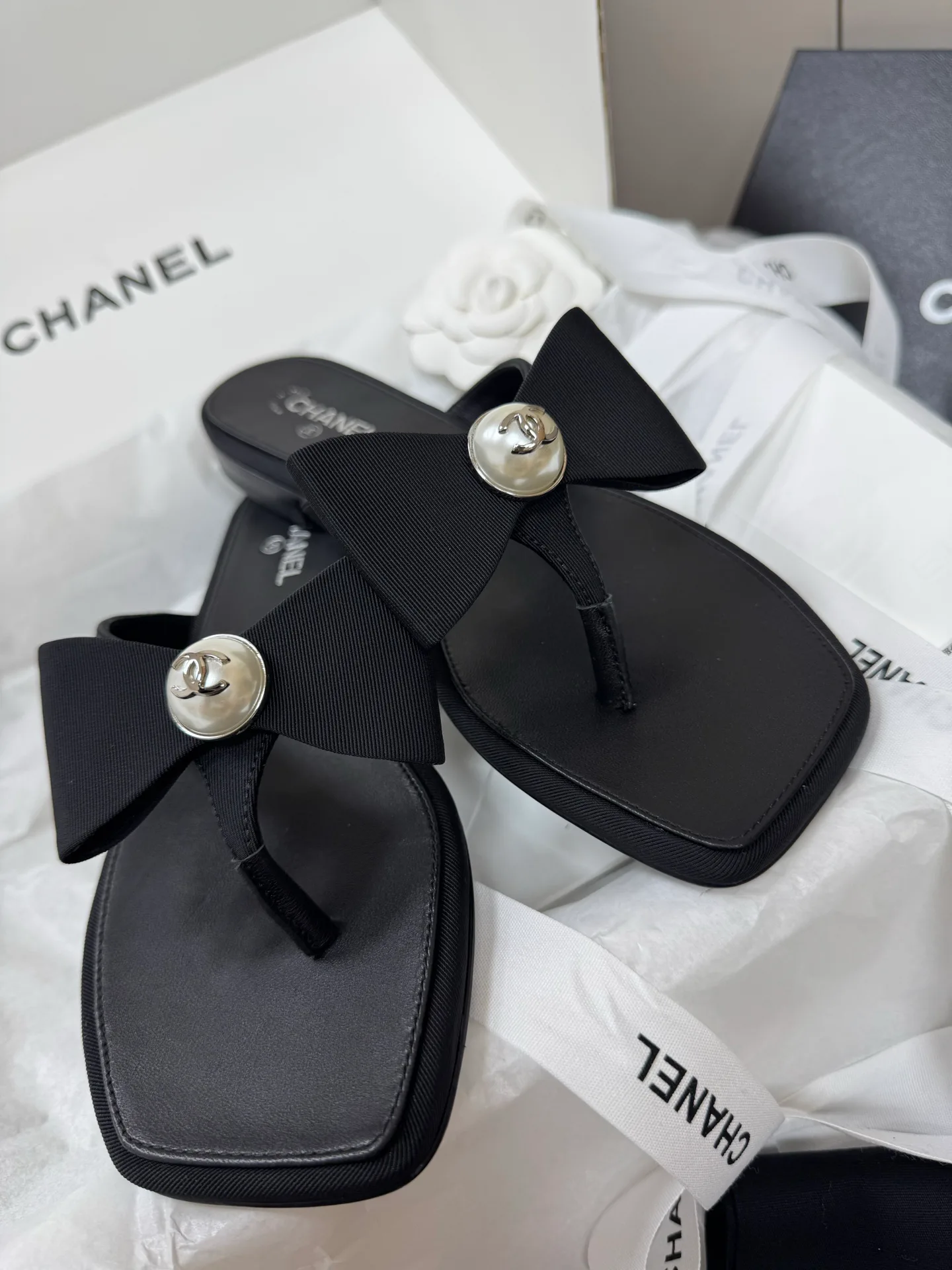 Women's Flip-Flops CHANEL 17418250
