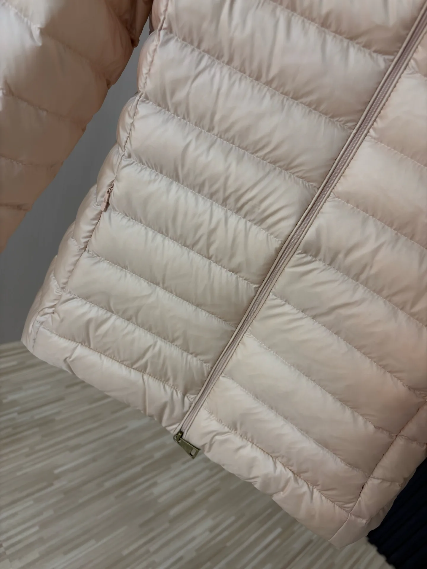 Women's Jackets And Down Jackets MONCLER 18285039