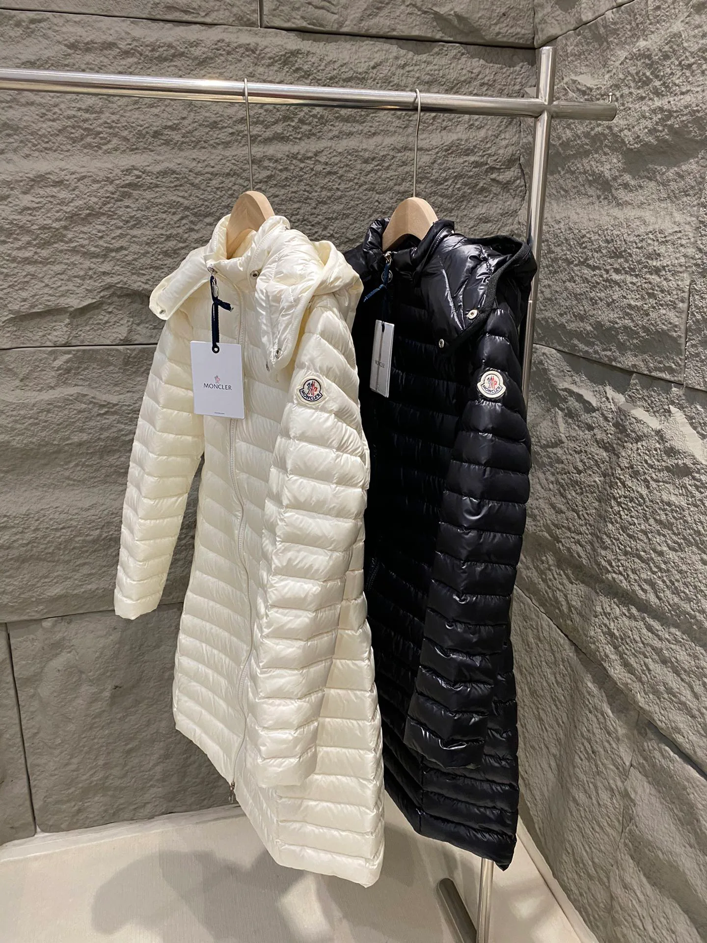 Women's Jackets And Down Jackets MONCLER 18016655