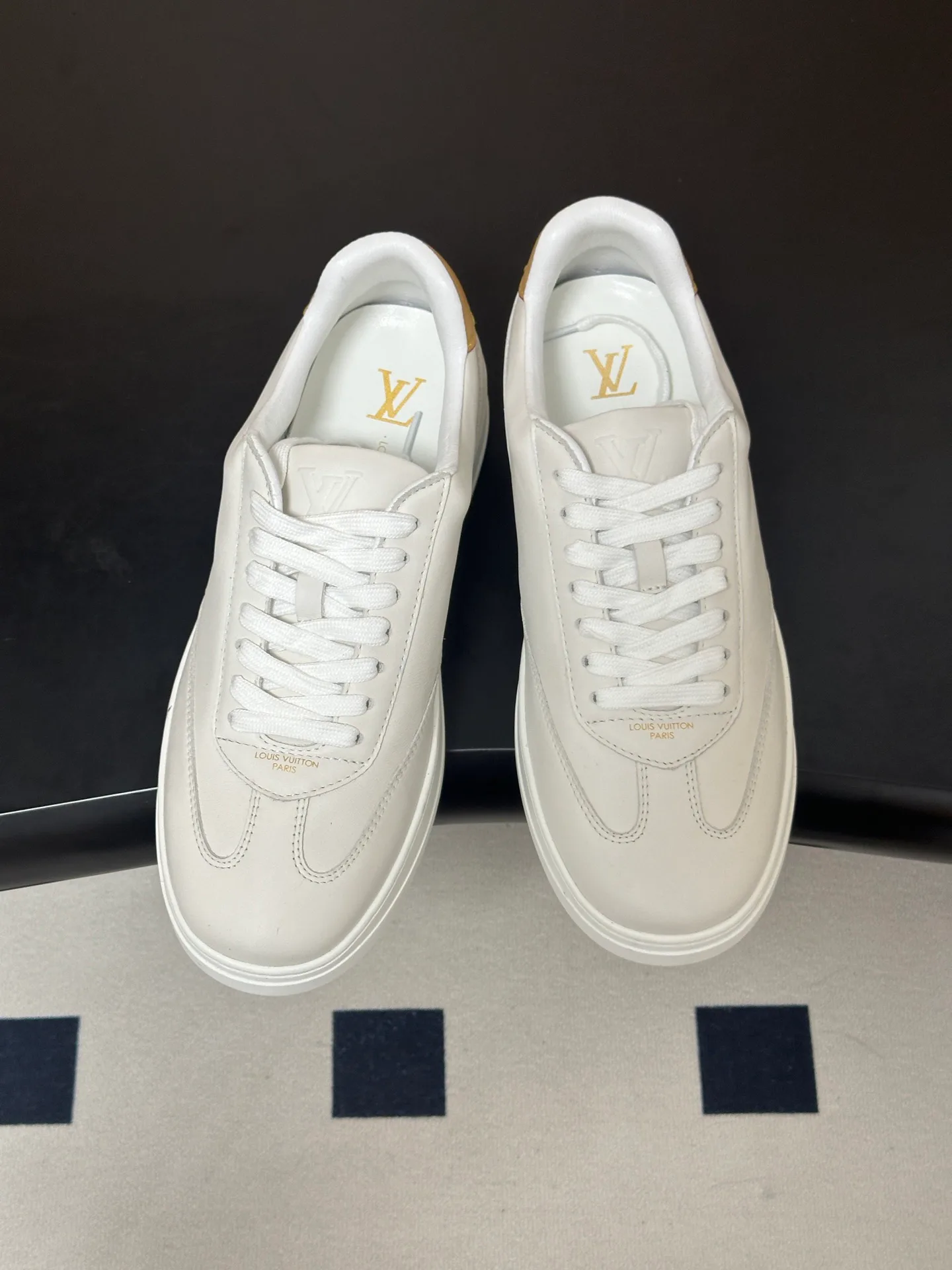 Men's Sneakers LOUIS VUITTON 18340907