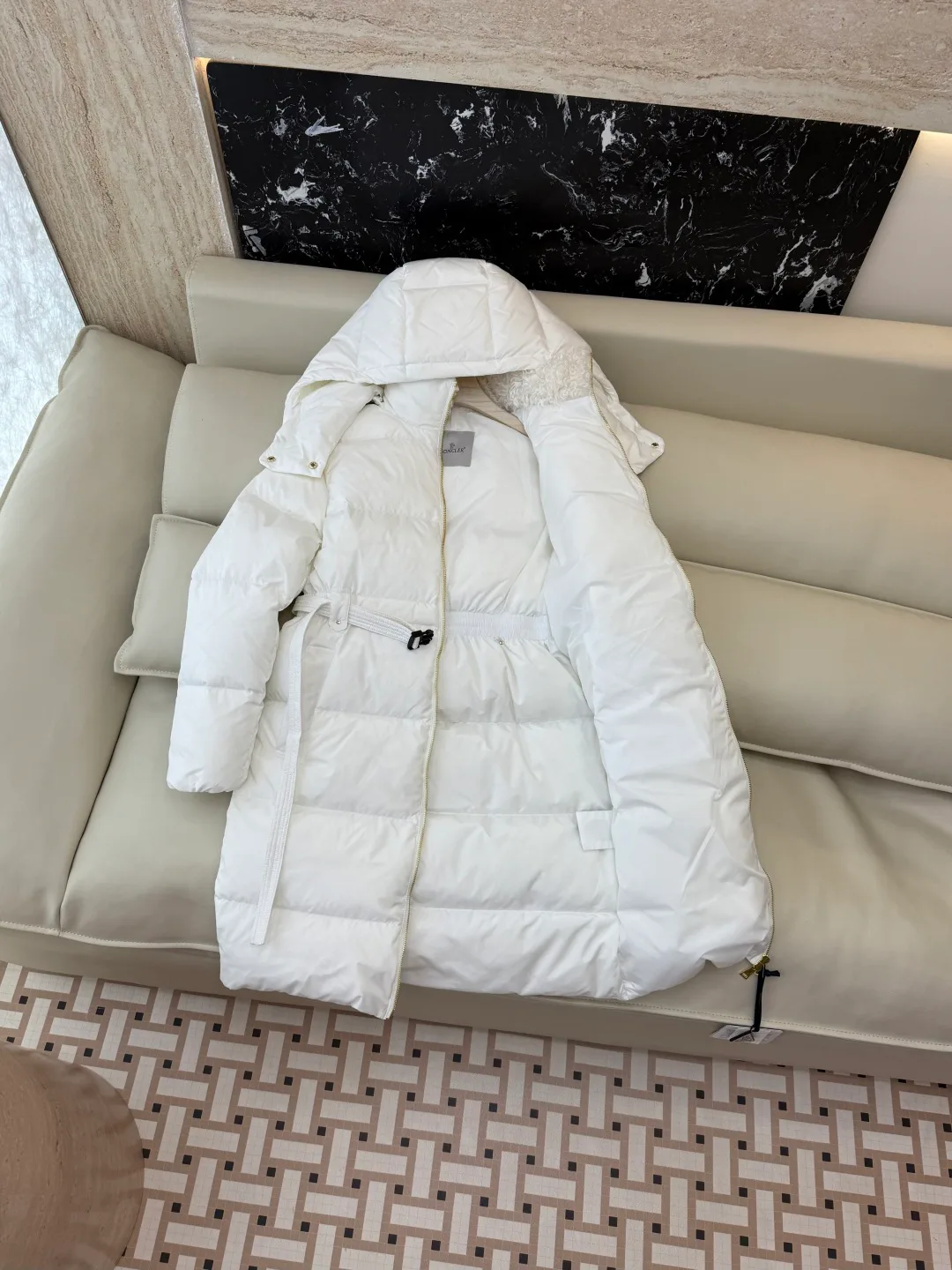 Women's Jackets And Down Jackets MONCLER 19572376