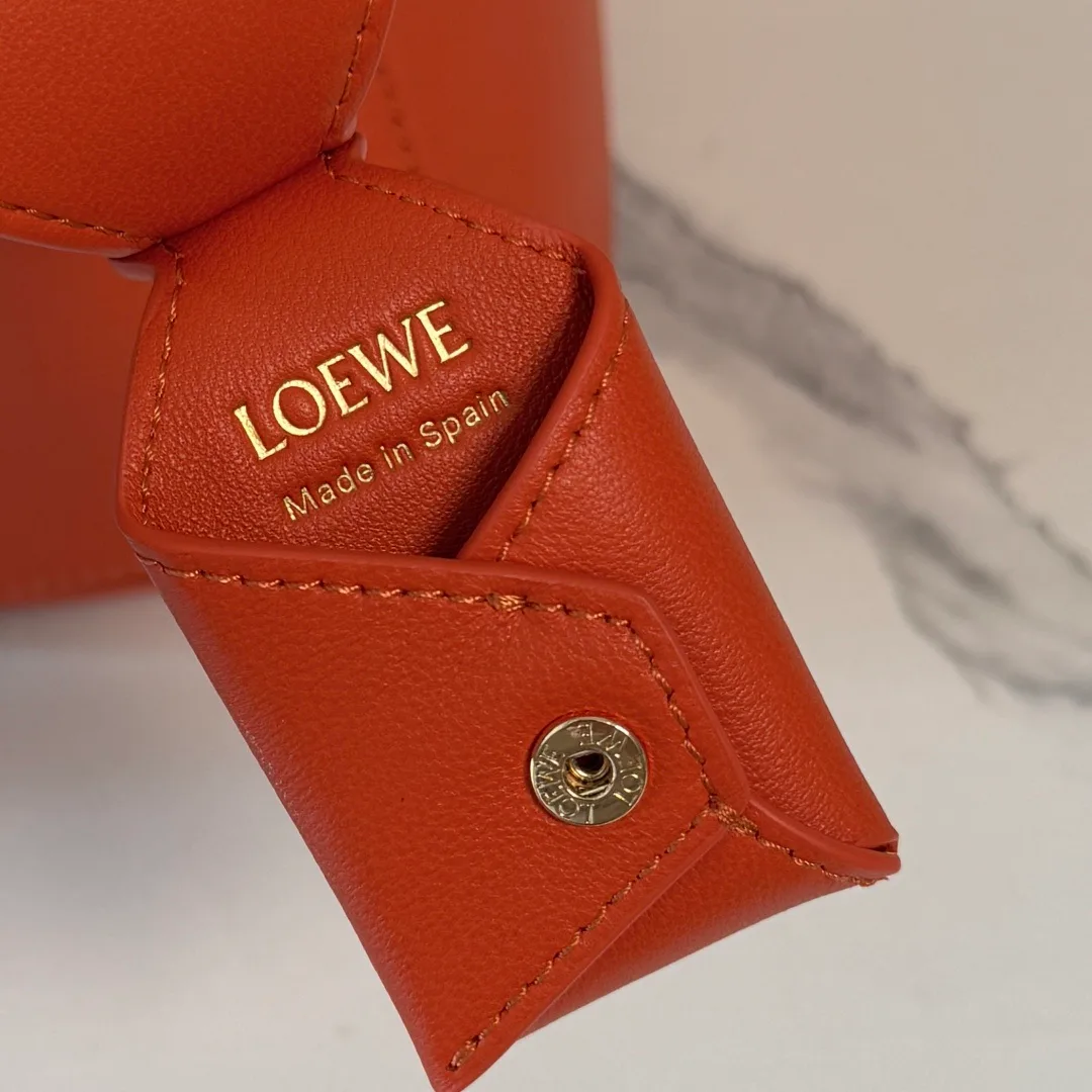 Women's Classic Handbags LOEWE 18278201
