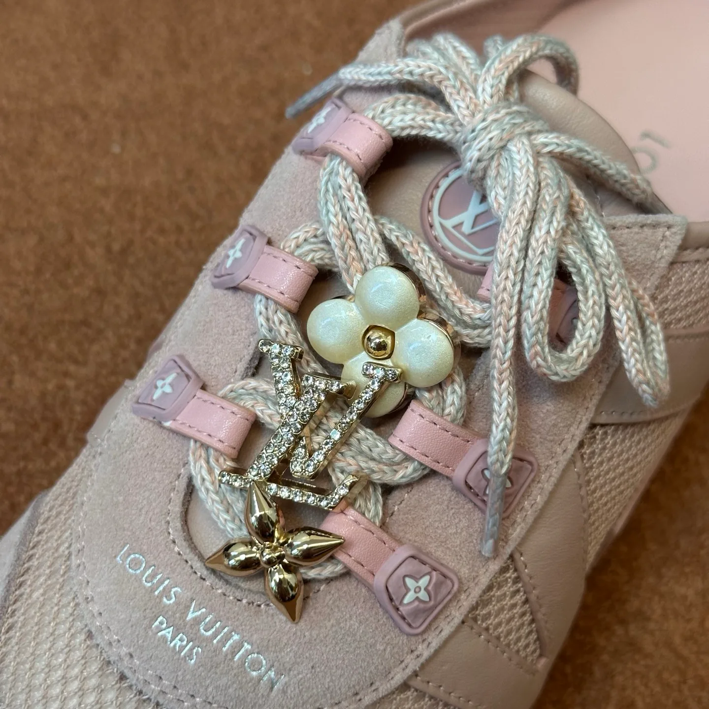 Women's Sneakers LOUIS VUITTON 18120472