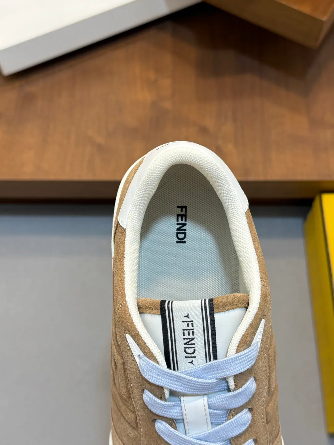 Women's Sneakers FENDI 18116590