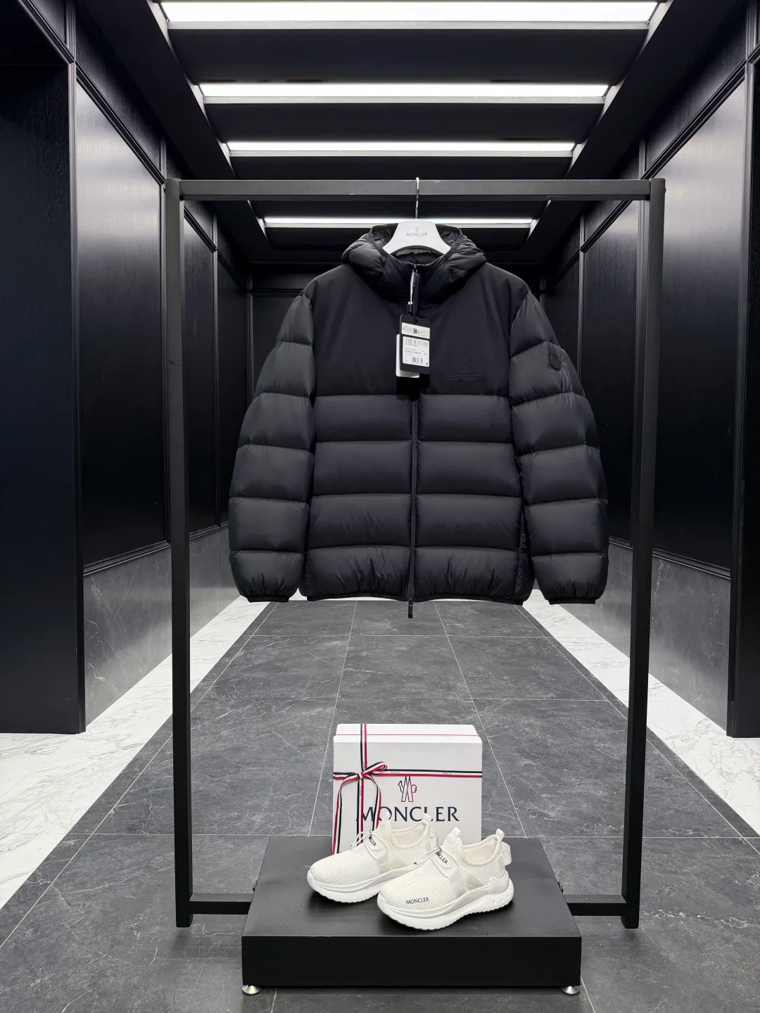 Men's Jackets And Down Jackets MONCLER 18007697