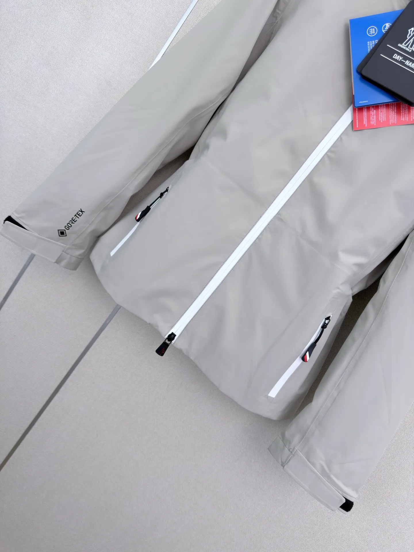 Women's Jackets And Down Jackets MONCLER 18501655
