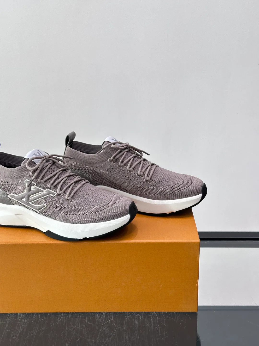 Men's Sneakers LOUIS VUITTON 18102388