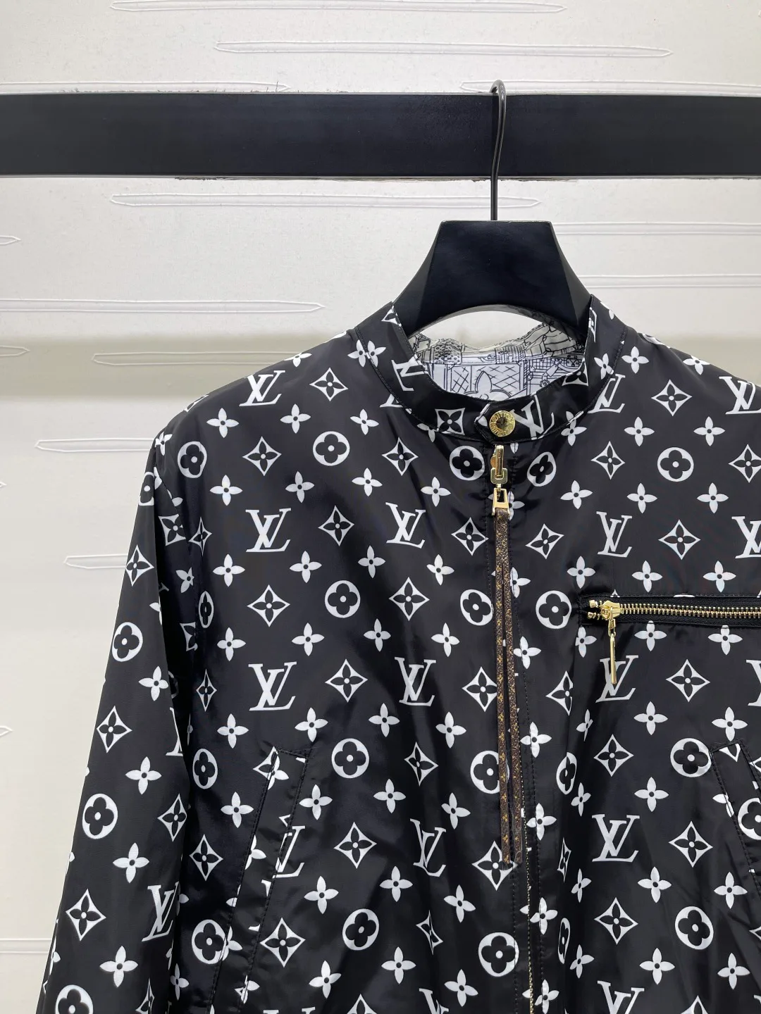 Women's Jackets And Down Jackets LOUIS VUITTON 18038535