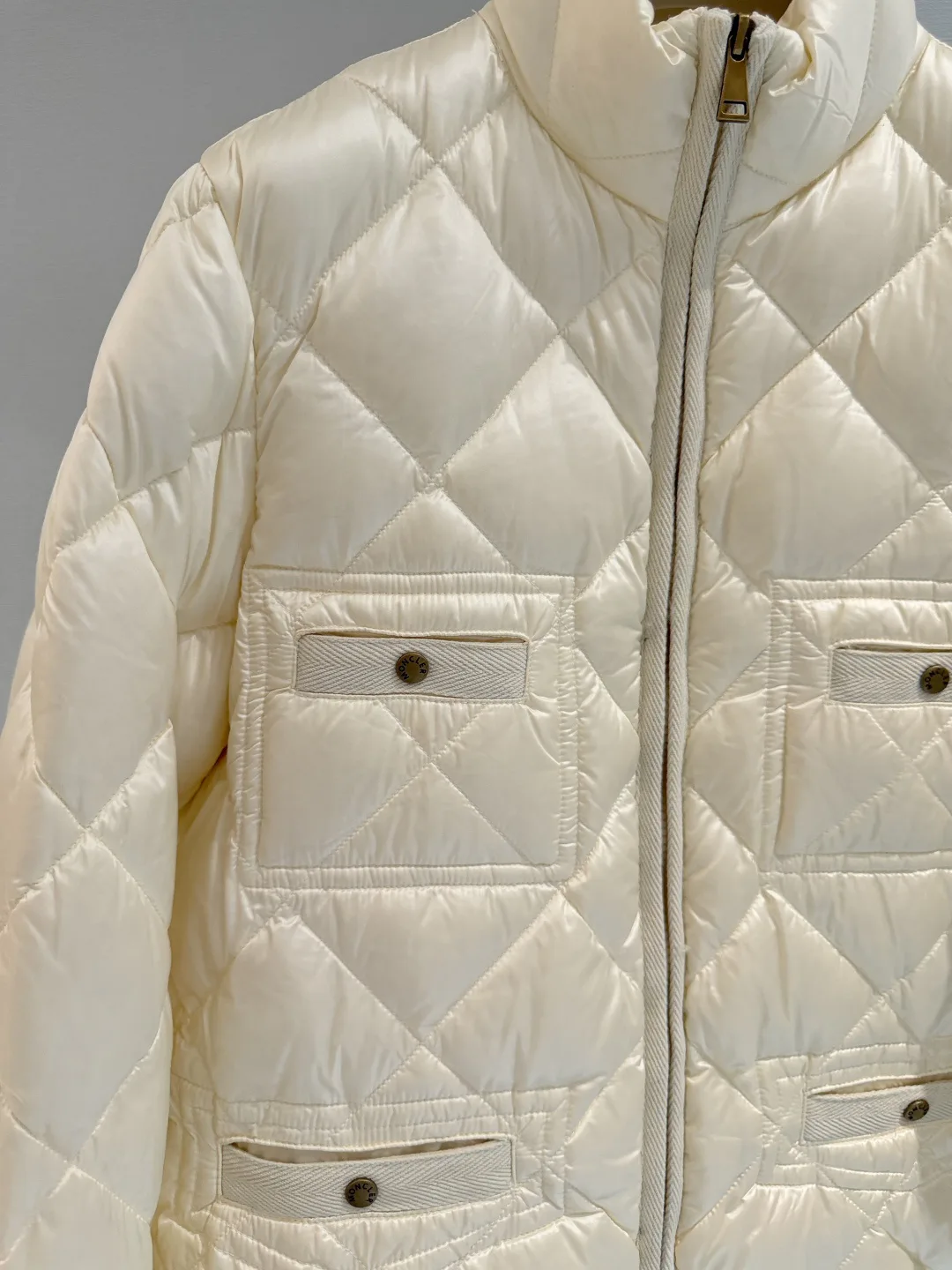 Women's Jackets And Down Jackets MONCLER 18474198