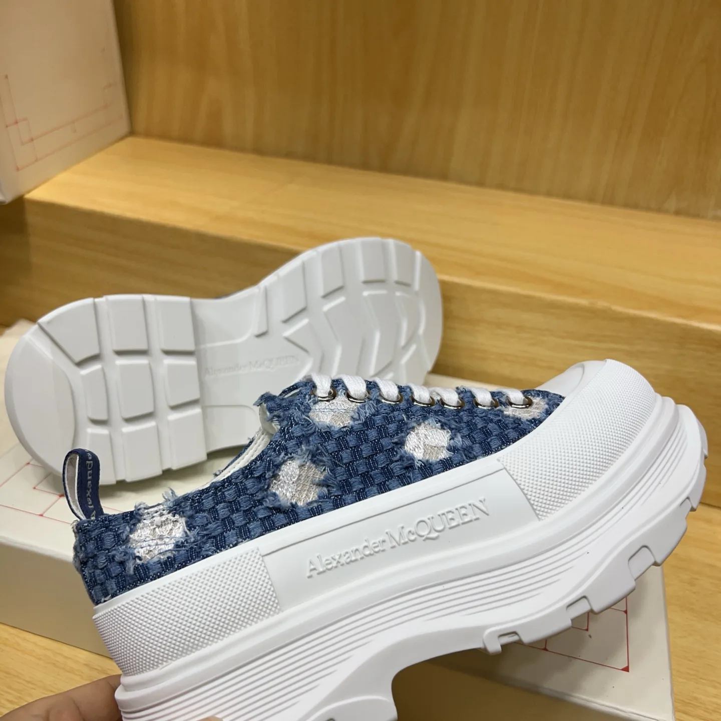 Women's Sneakers ALEXANDER MCQUEEN 17545166