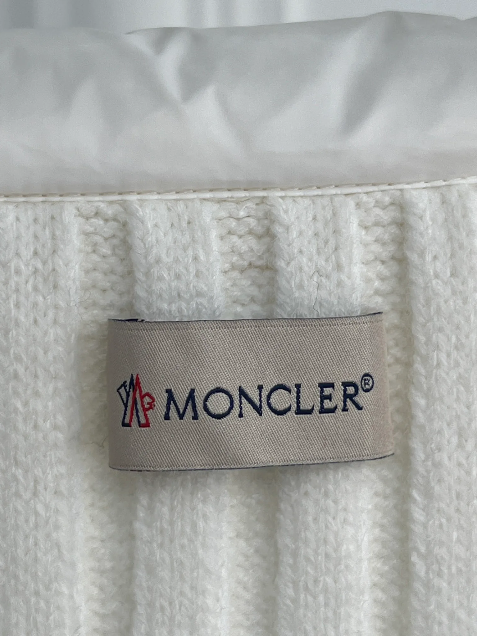 Women's Jackets And Down Jackets MONCLER 18416279