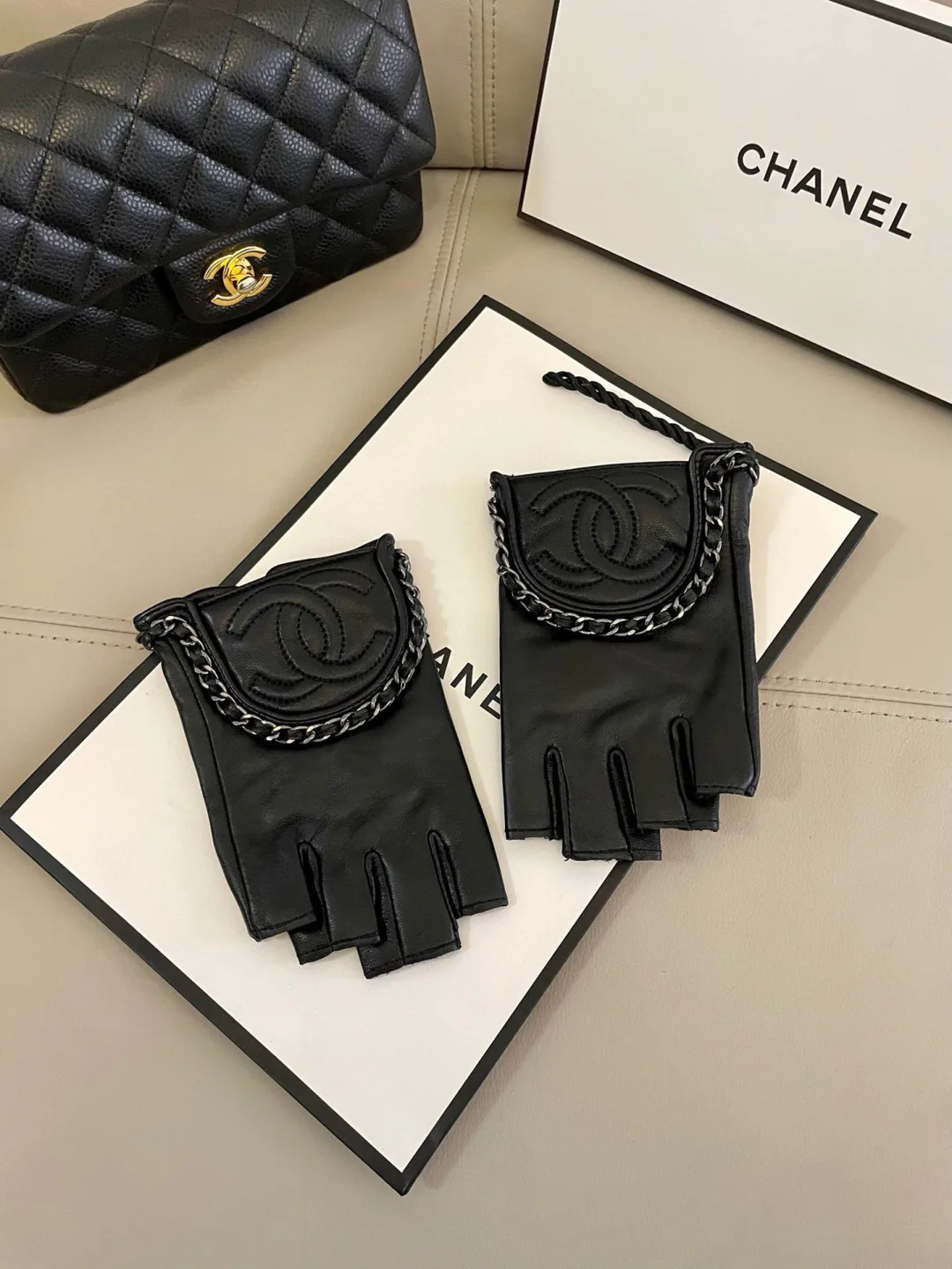 Gloves CHANEL 18525720
