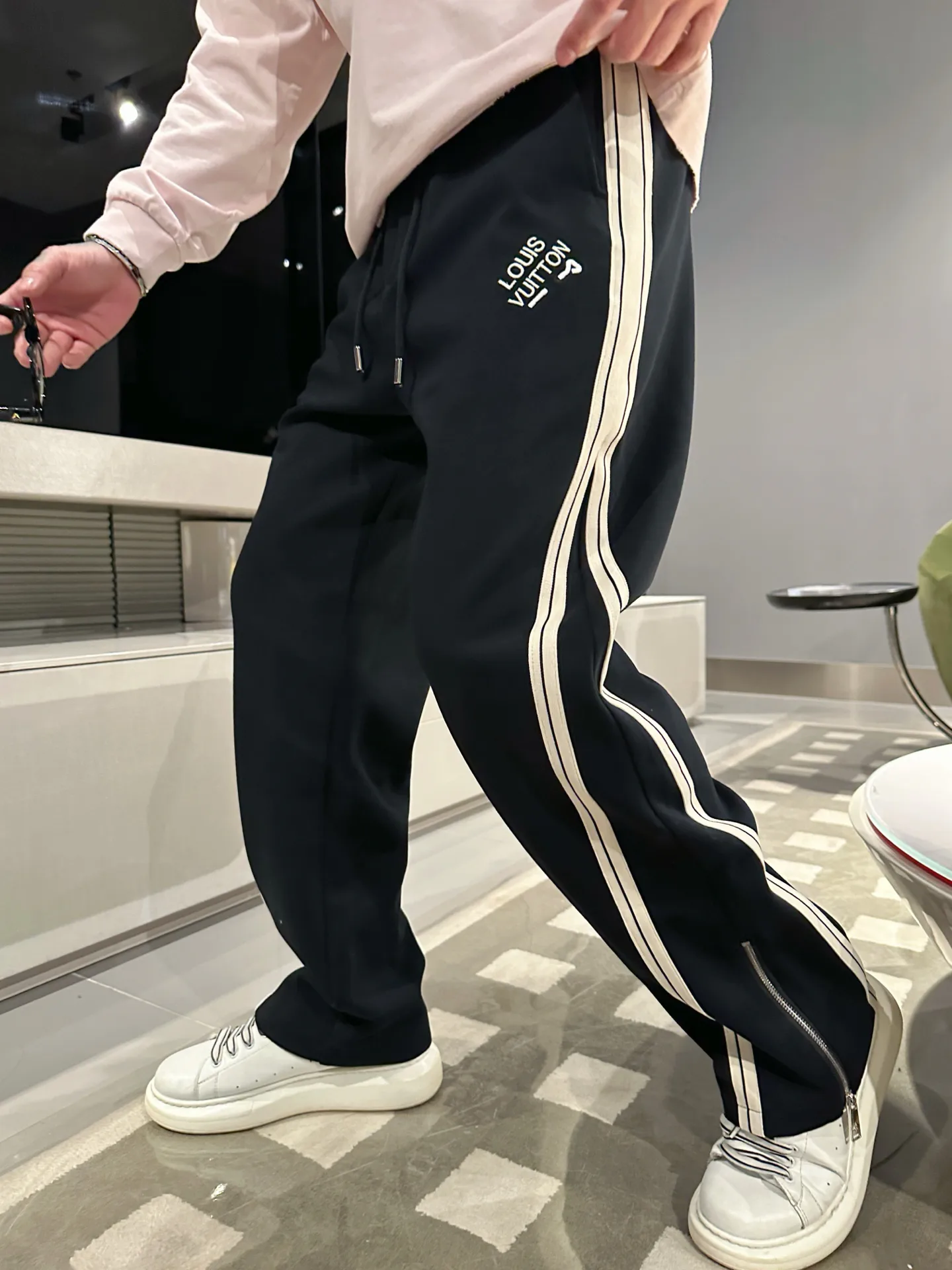 Men's Trousers LOUIS VUITTON 18499666