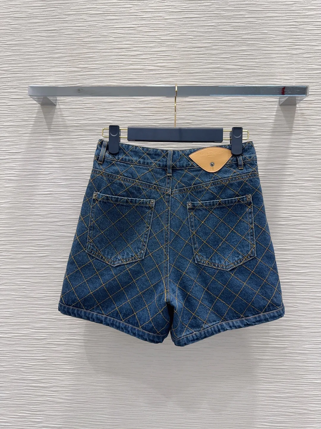 Women's Shorts LOUIS VUITTON 18211645