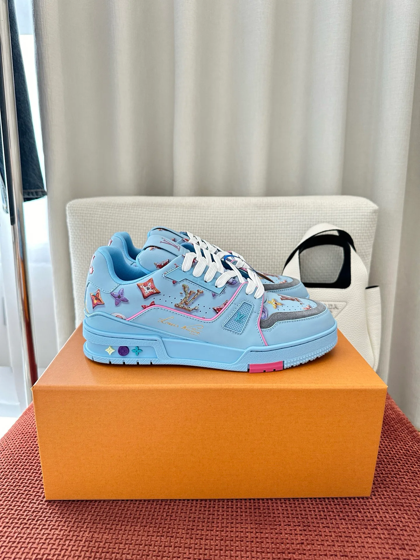 Women's Sneakers LOUIS VUITTON 17449356