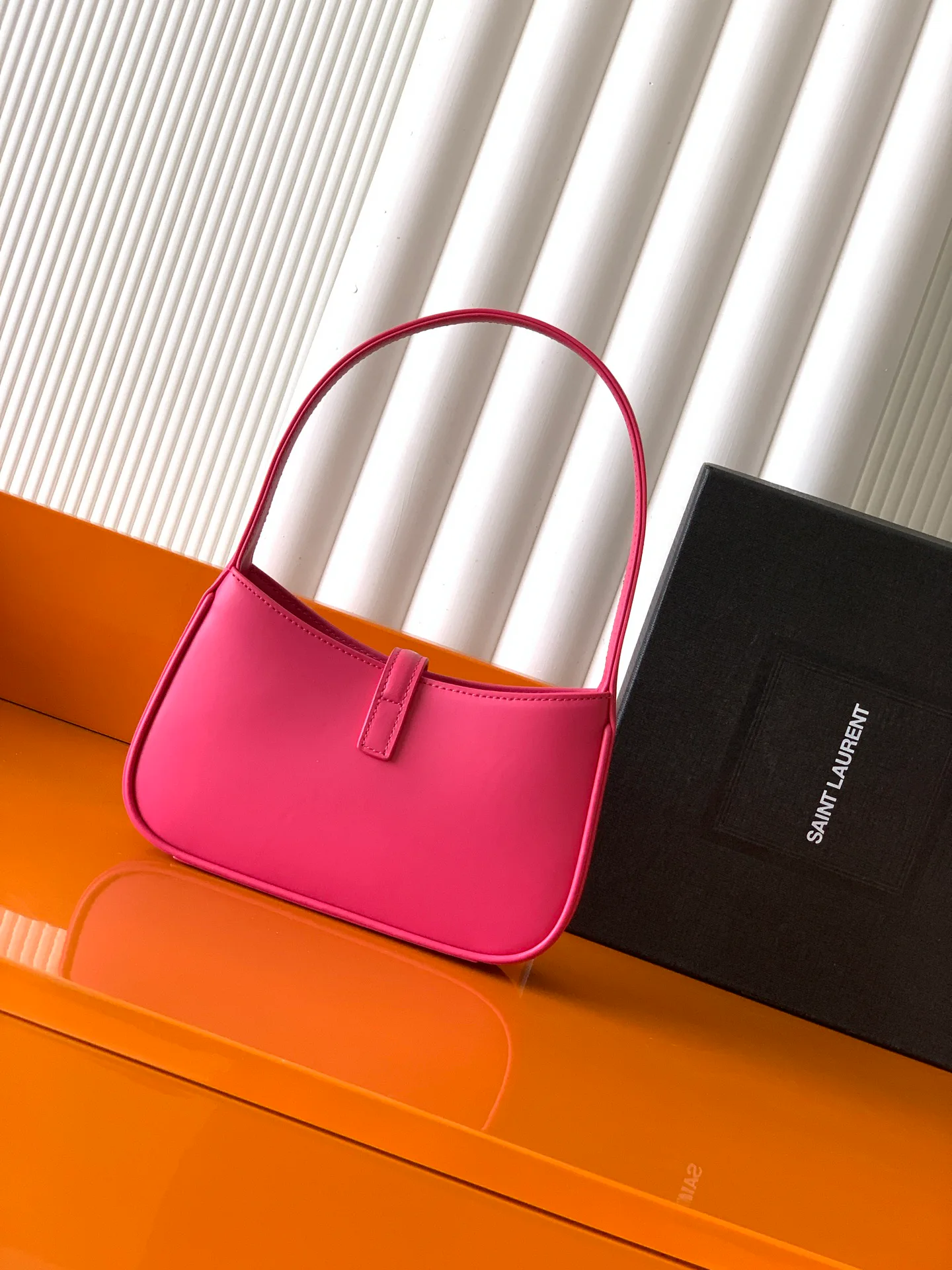 Классические Сумки Женские Saint Laurent 18610979