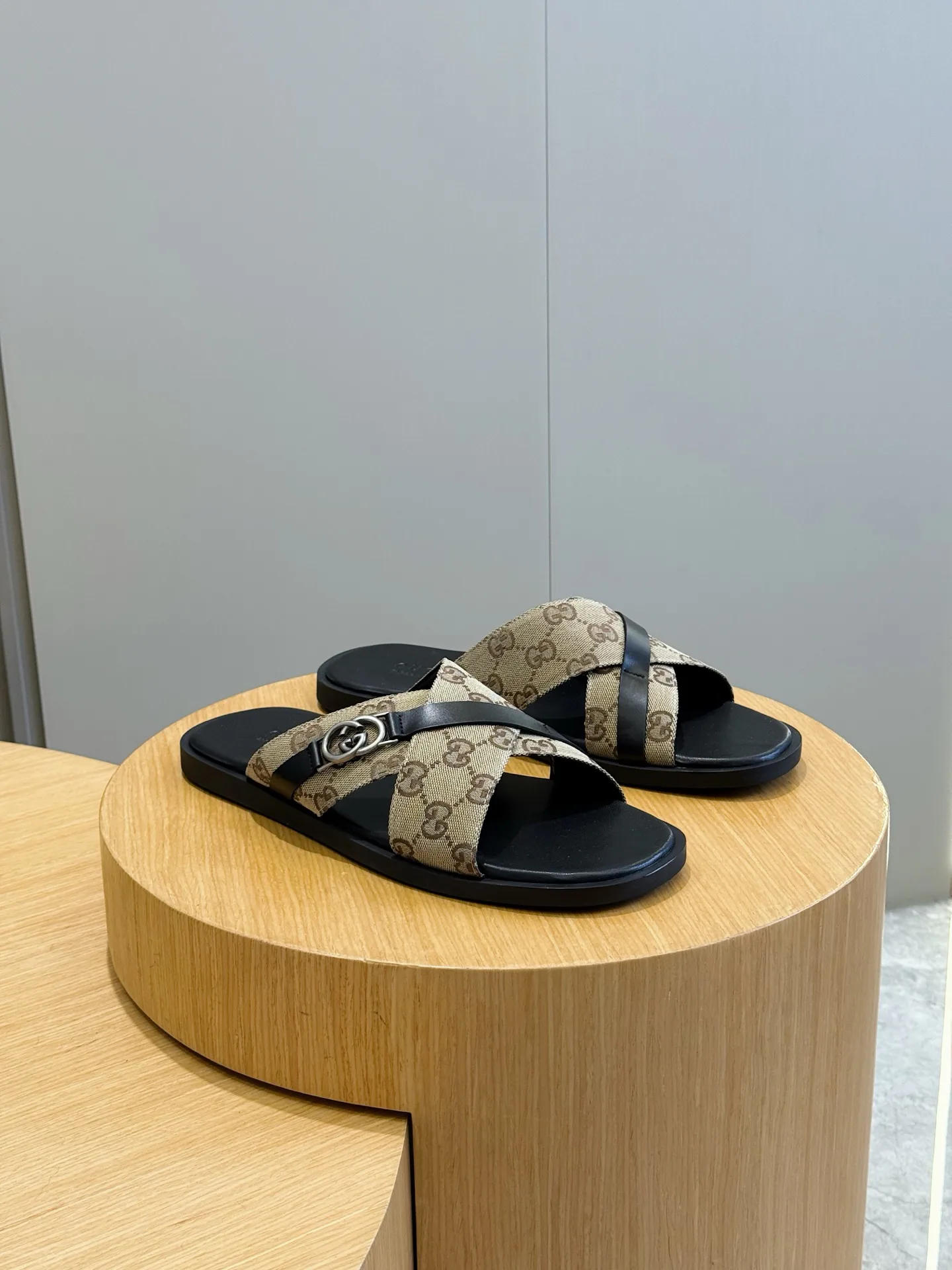 Men's Sandals GUCCI 18103508