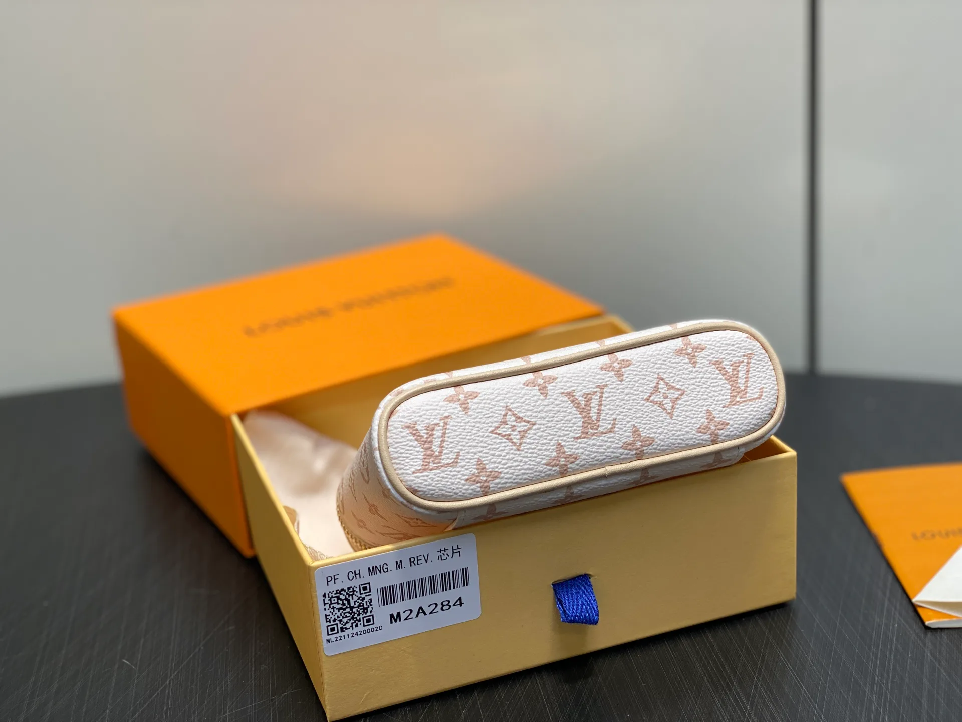 Клатчи Женские Louis Vuitton 18644359