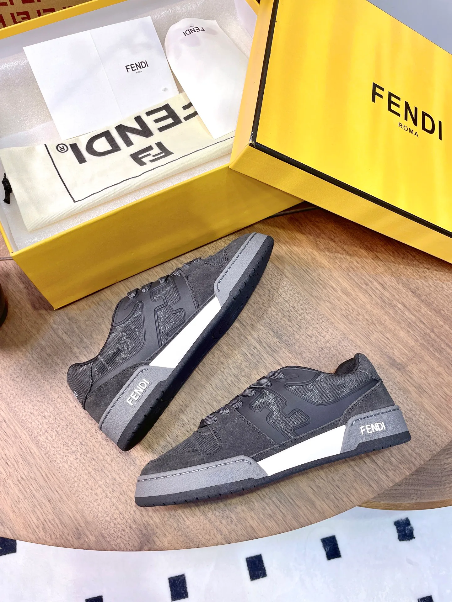 Women's Sneakers FENDI 17957367