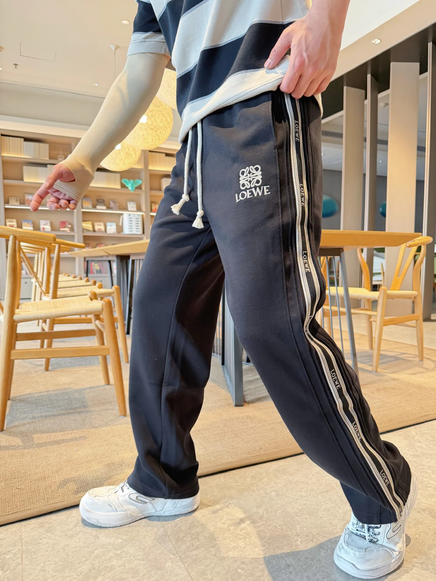 Men's Trousers LOEWE 18345733