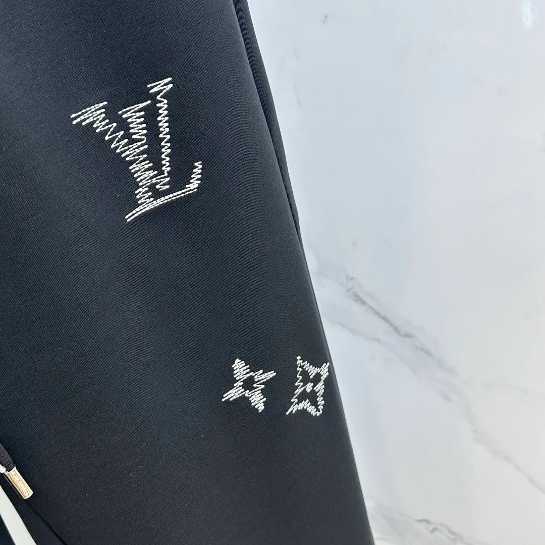 Брюки Мужские Louis Vuitton 18596897