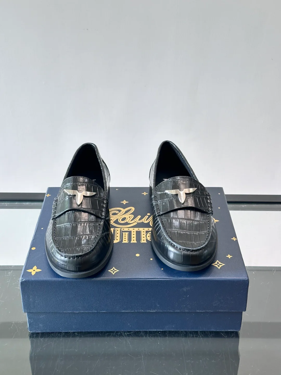 Men's Loafers And Dress Shoes LOUIS VUITTON 18118563
