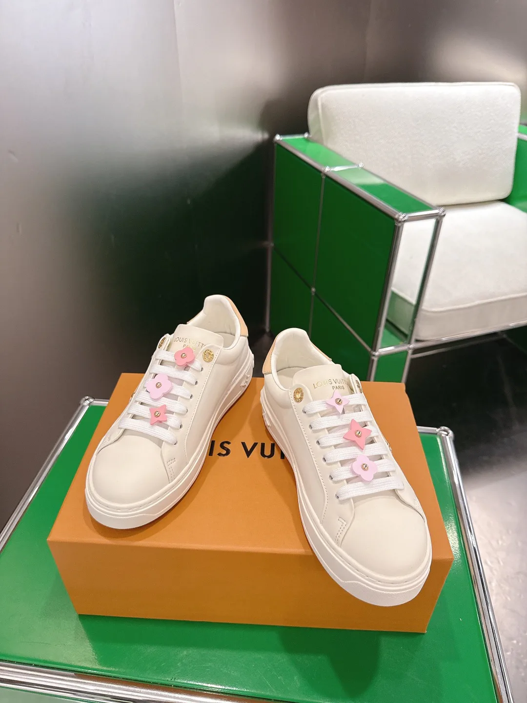 Кроссовки Женские Louis Vuitton 18677708