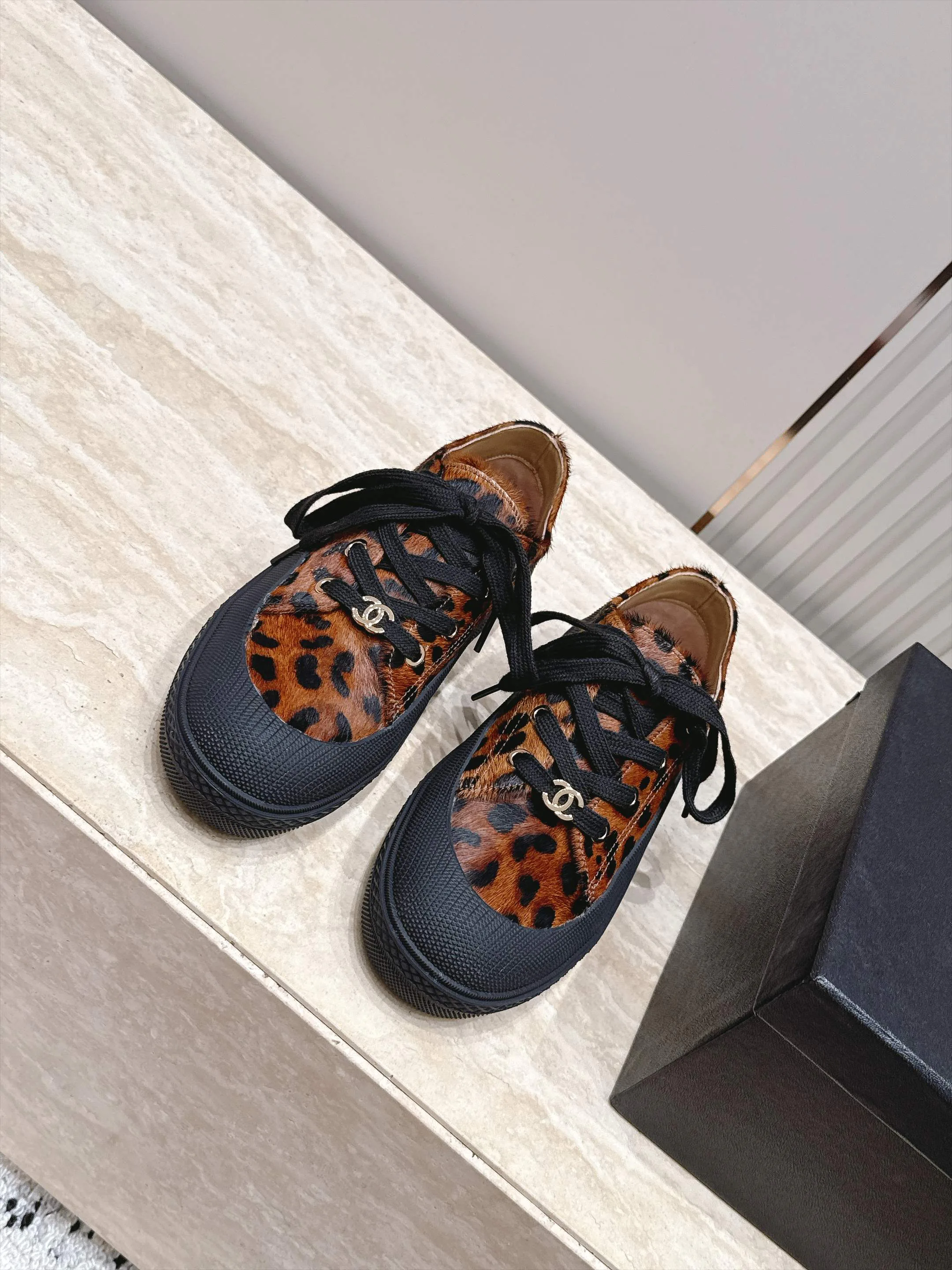 Women's Sneakers CHANEL 18025274