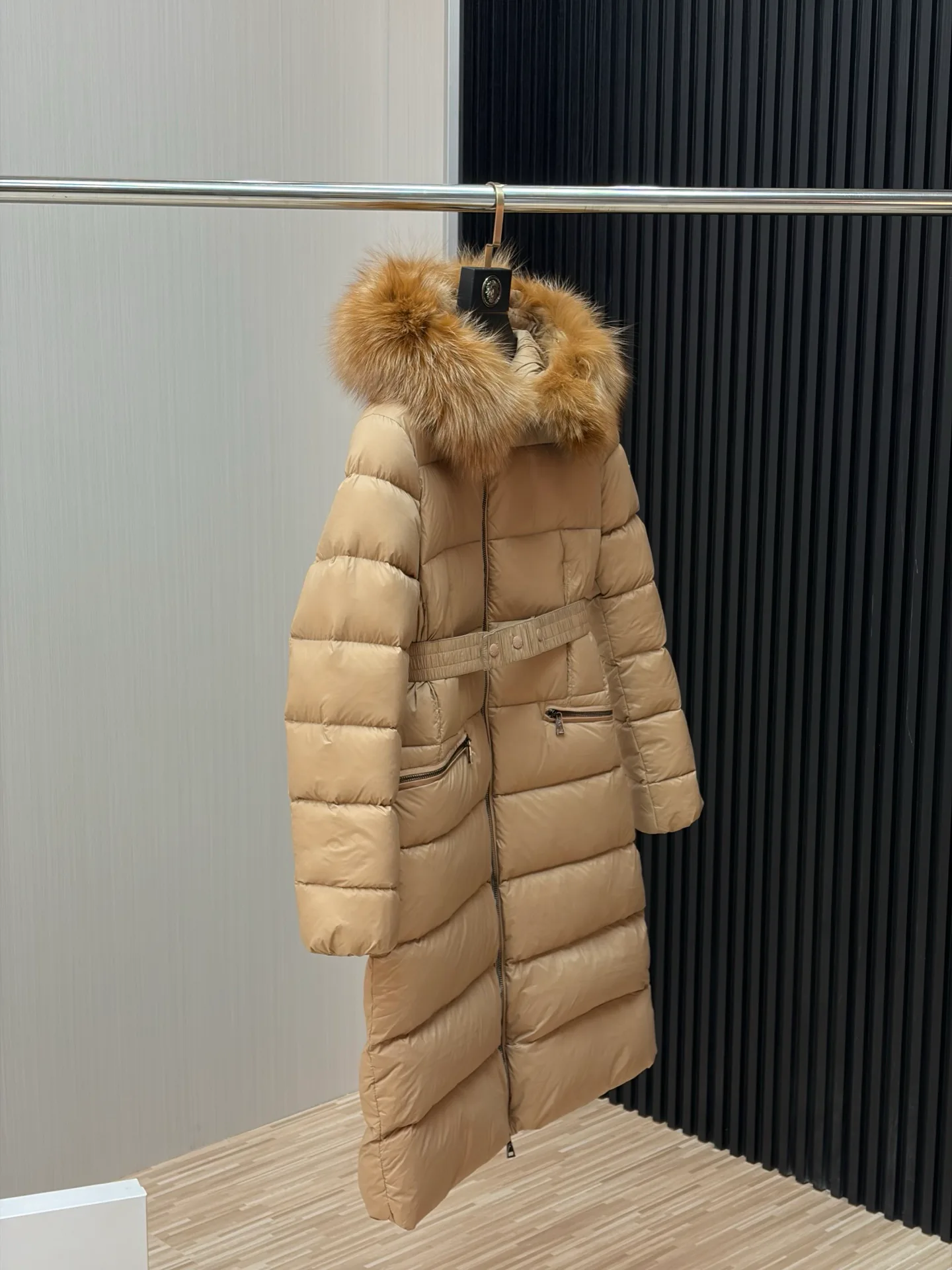 Women's Jackets And Down Jackets MONCLER 17926541