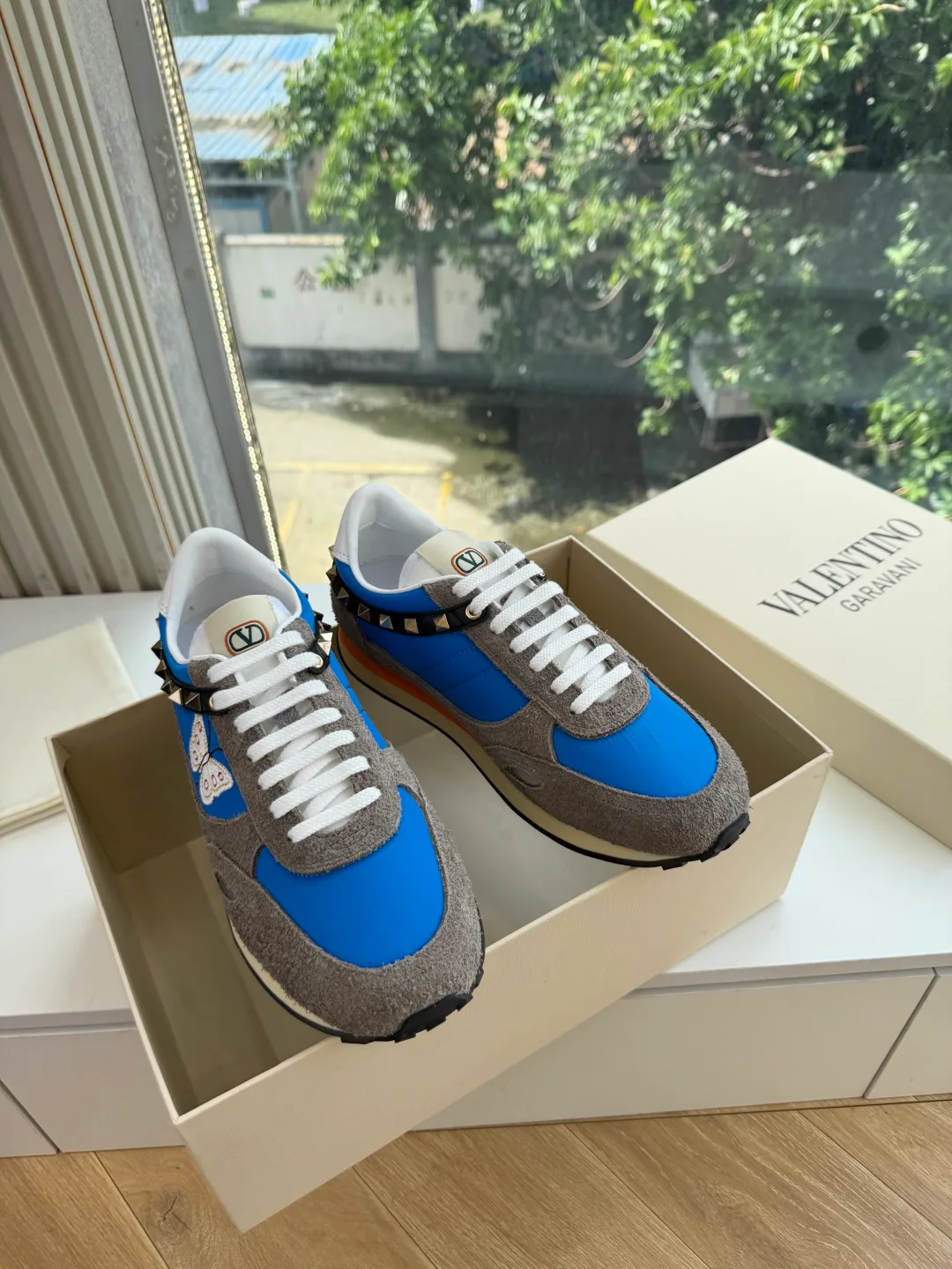 Women's Sneakers VALENTINO 18053442