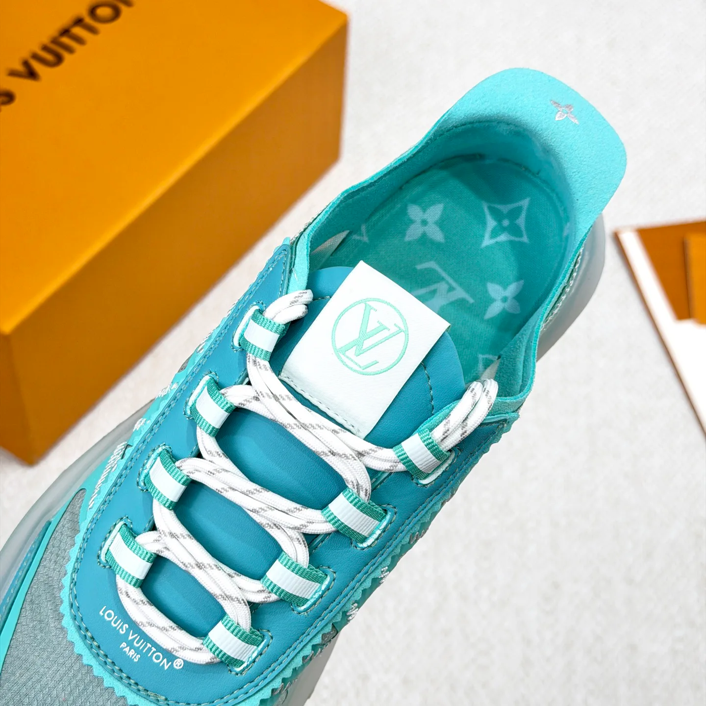 Women's Sneakers LOUIS VUITTON 18265145