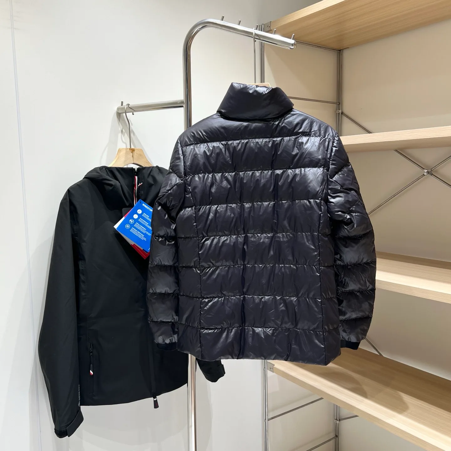 Women's Jackets And Down Jackets MONCLER 18131361