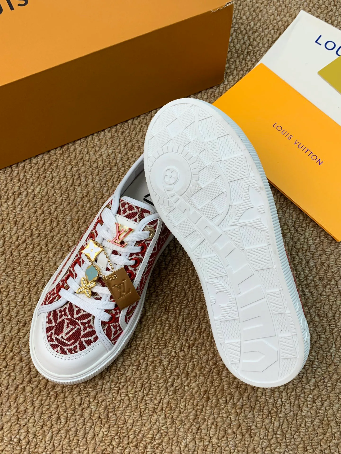 Women's Sneakers LOUIS VUITTON 17545196