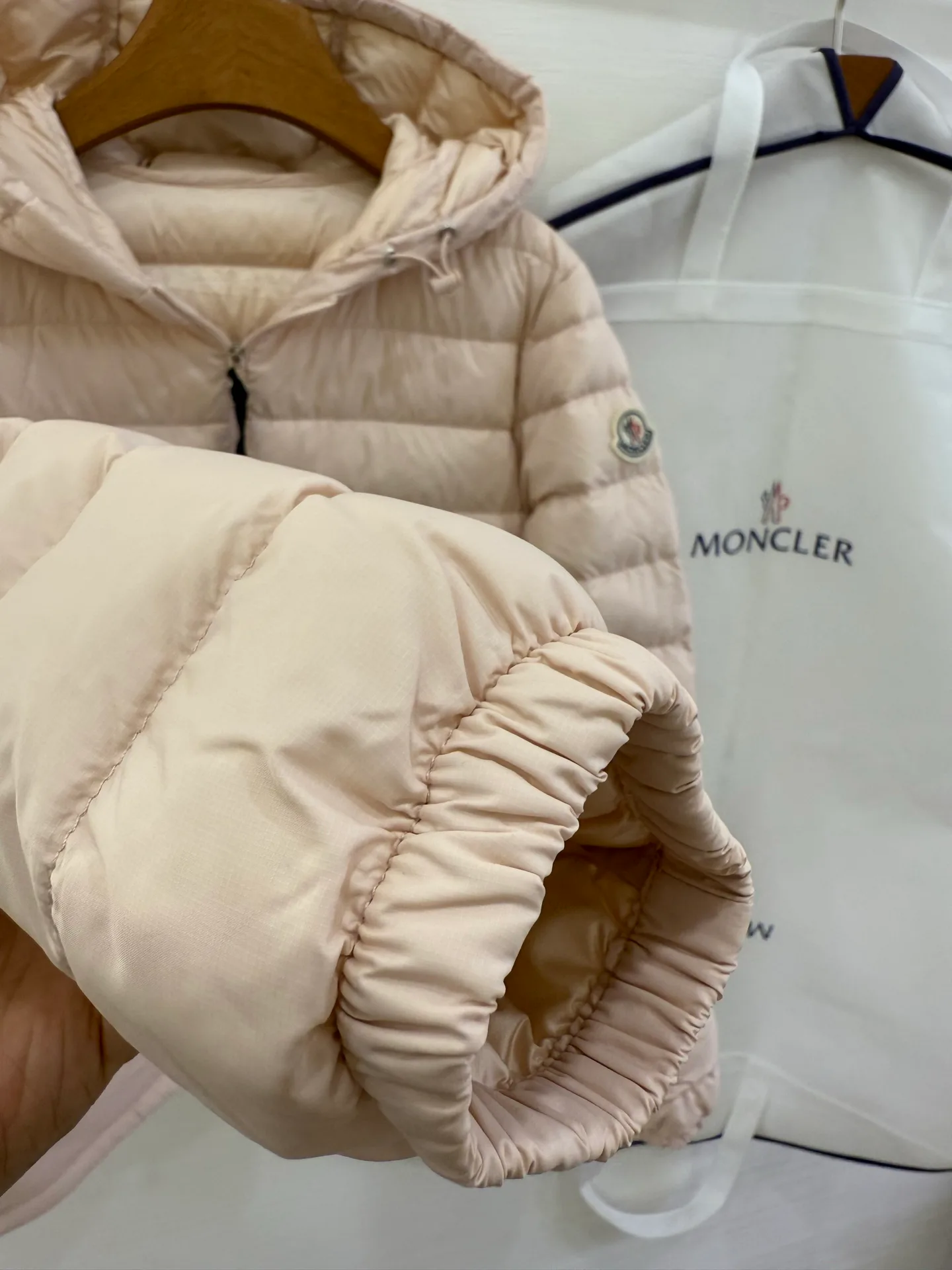 Women's Jackets And Down Jackets MONCLER 17918906