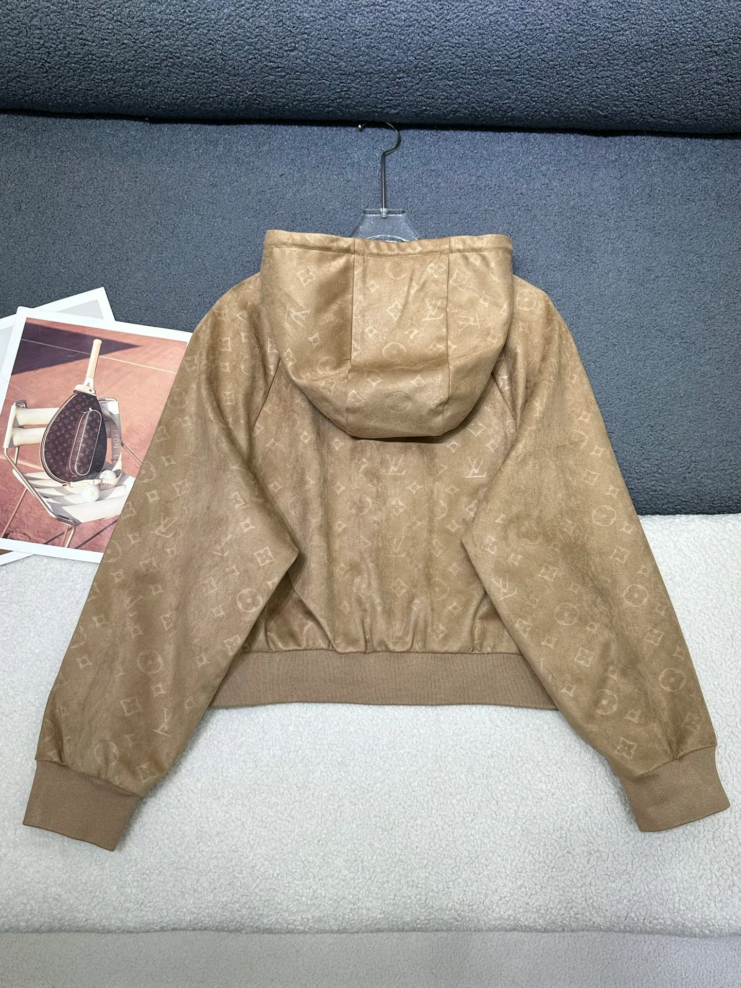 Куртки И Пуховики Женские Louis Vuitton 18594341