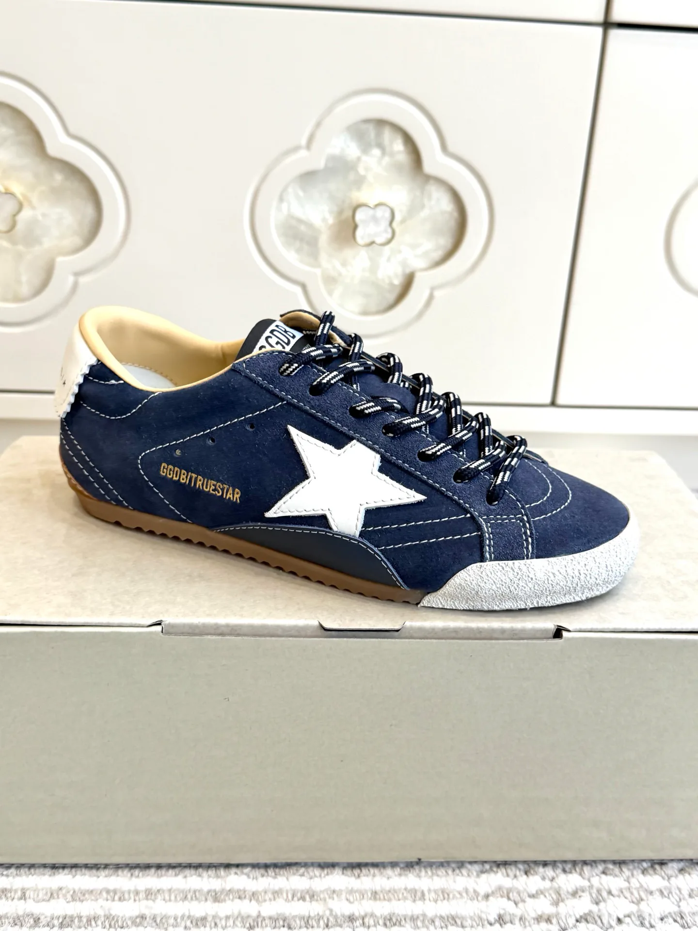 Women's Sneakers GOLDEN GOOSE 18360510