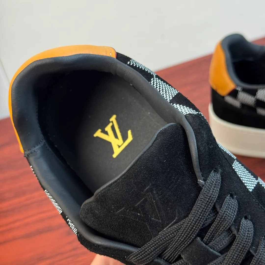 Men's Sneakers LOUIS VUITTON 18243540