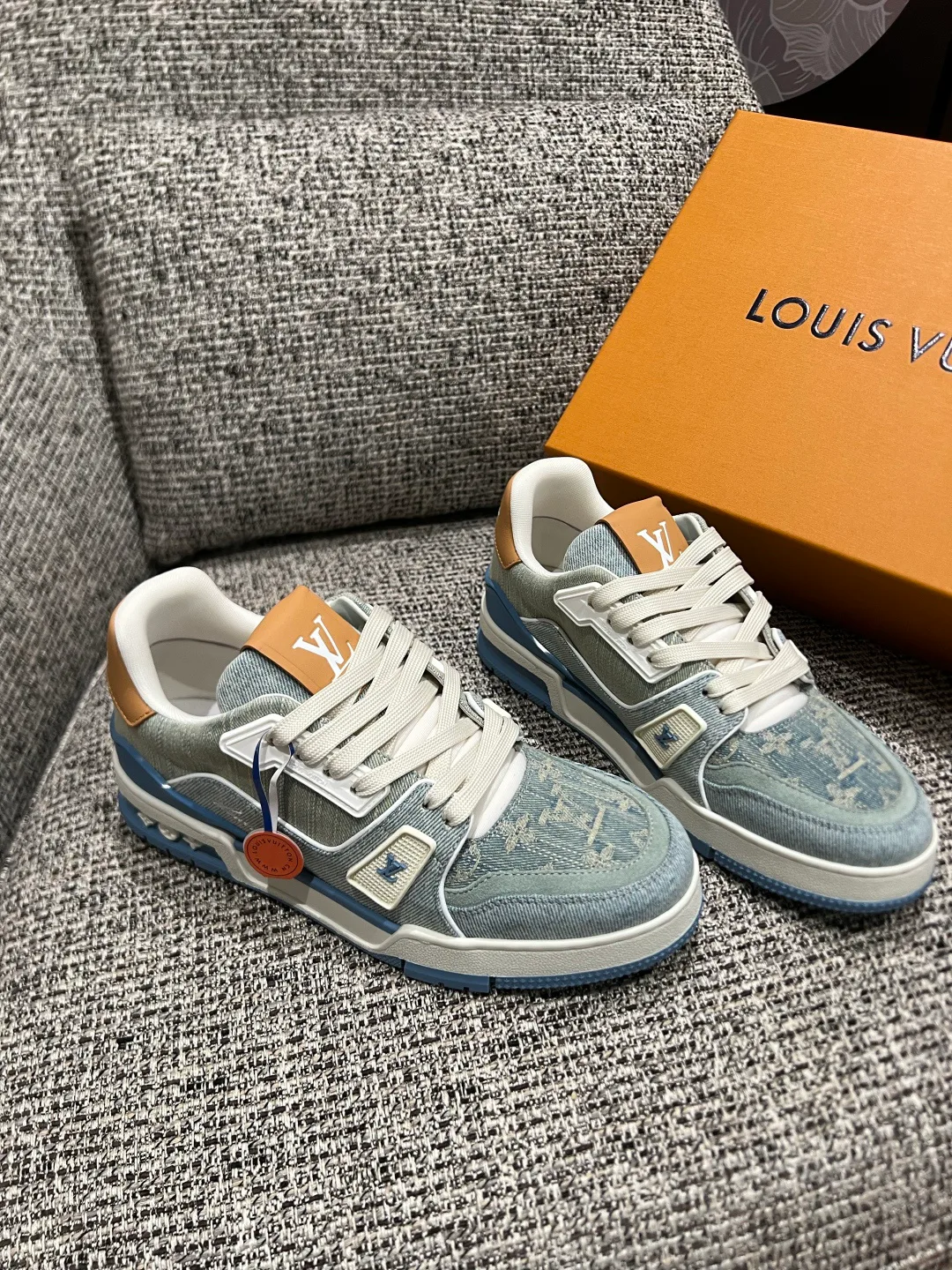 Women's Sneakers LOUIS VUITTON 18080170